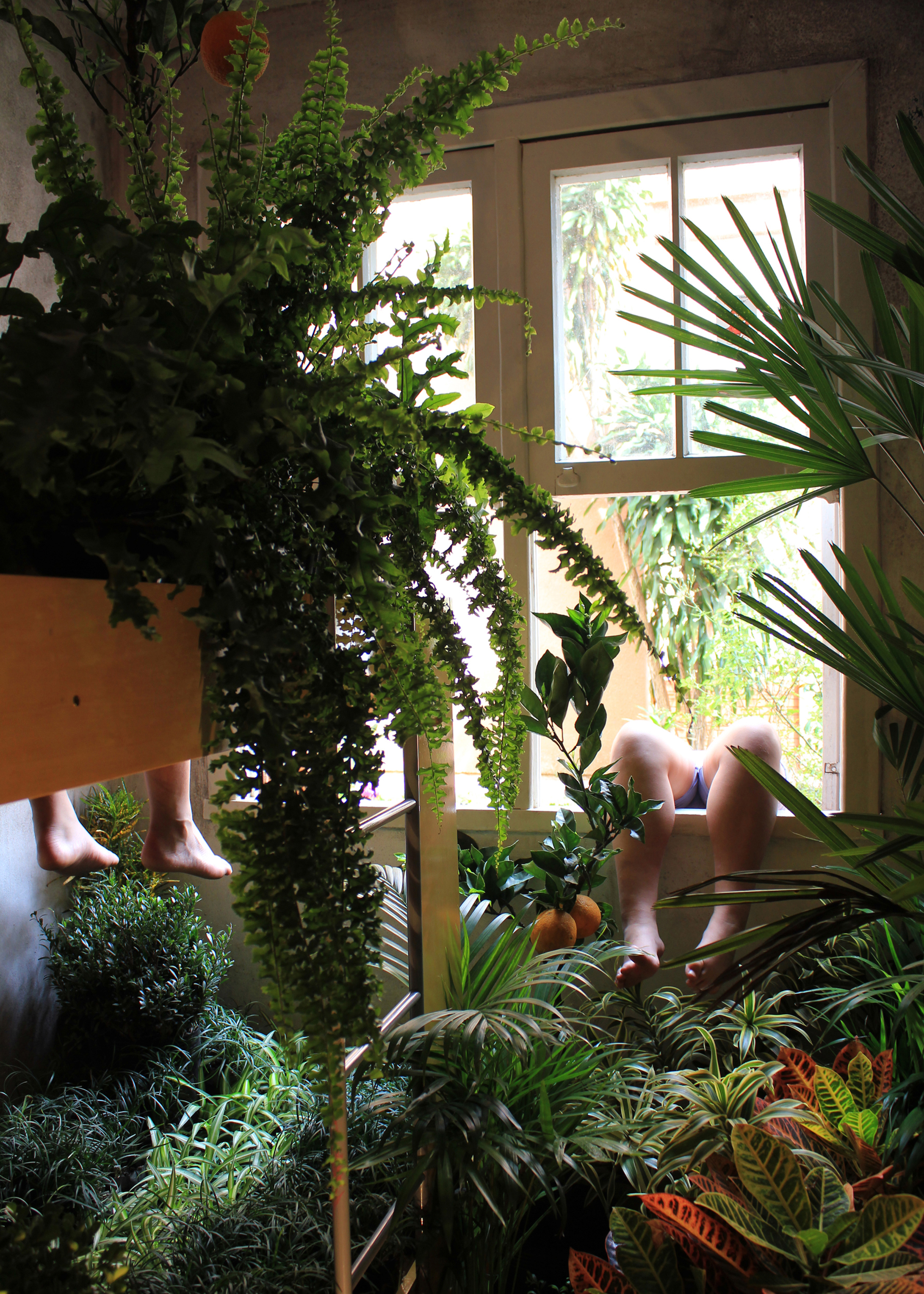  Figura 6 – Letícia Bertagna, da série “Situações domésticas para corpos clandestinos”, 2011, fotografia.