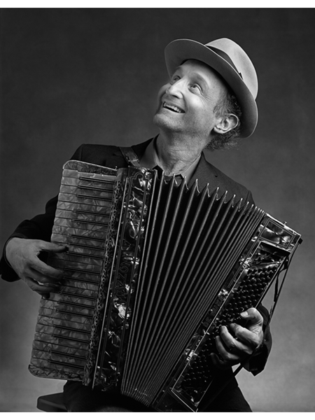 Figura 1 – Lee, Da série The Lesbian Project, 1997, fotografia (Fonte: http://thecreatorsproject.vice.com/en_au/nikki-s-lee/projects-the-lesbian-project).